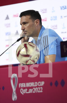 2022-12-12 - Coach of Argentina Lionel Scaloni answers to the media during a press conference at the Qatar National Convention Center QNCC during the FIFA World Cup 2022 on December 12, 2022 in Doha, Qatar - FOOTBALL - WORLD CUP 2022 - MISCS - FIFA WORLD CUP - SOCCER