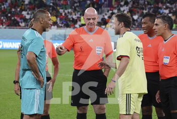 2022-12-12 - Cafu of Brazil, President of FIFA Gianni Infantino as the referee, Alessandro Del Piero of Italy during a football match gathering FIFA legends and workers who built the stadiums to benefit the charity 'Football unites the World' at Al Thumama Stadium during the FIFA World Cup 2022 on December 12, 2022 in Doha, Qatar - FOOTBALL - WORLD CUP 2022 - MISCS - FIFA WORLD CUP - SOCCER