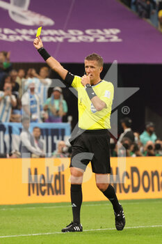 2022-12-13 - Italian referee Daniele Orsato shows a yellow card during the FIFA World Cup 2022, Semi-final football match between Argentina and Croatia on December 13, 2022 at Lusail Stadium in Al Daayen, Qatar - FOOTBALL - WORLD CUP 2022 - 1/2 - ARGENTINA V CROATIA - FIFA WORLD CUP - SOCCER