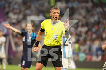 2022-12-13 - Italian referee Daniele Orsato during the FIFA World Cup 2022, Semi-final football match between Argentina and Croatia on December 13, 2022 at Lusail Stadium in Al Daayen, Qatar - FOOTBALL - WORLD CUP 2022 - 1/2 - ARGENTINA V CROATIA - FIFA WORLD CUP - SOCCER