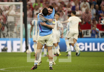 2022-12-13 - Lionel Messi, Leandro Paredes of Argentina celebrate the victory following the FIFA World Cup 2022, Semi-final football match between Argentina and Croatia on December 13, 2022 at Lusail Stadium in Al Daayen, Qatar - FOOTBALL - WORLD CUP 2022 - 1/2 - ARGENTINA V CROATIA - FIFA WORLD CUP - SOCCER