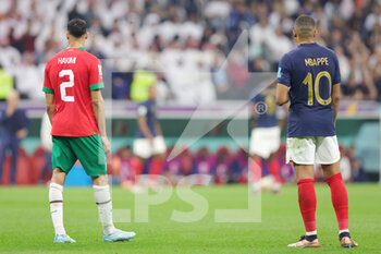 2022-12-14 - Achraf Hakimi of Morocco and Kylian Mbappe of France during the FIFA World Cup 2022, Semi-final football match between France and Morocco on December 14, 2022 at Al Bayt Stadium in Al Khor, Qatar - FOOTBALL - WORLD CUP 2022 - 1/2 - FRANCE V MOROCCO - FIFA WORLD CUP - SOCCER