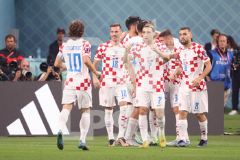2022-12-17 - Josko Gvardiol of Croatia celebrates after scoring his side's first goal with team mates during the FIFA World Cup 2022, third place football match between Croatia and Morocco on December 17, 2022 at Khalifa International Stadium in Ar-Rayyan, Qatar - FOOTBALL - WORLD CUP 2022 - 3RD PLACE - CROATIA V MOROCCO - FIFA WORLD CUP - SOCCER