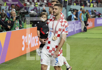 2022-12-17 - Andrej Kramaric of Croatia and his child celebrate following the FIFA World Cup 2022, third place football match between Croatia and Morocco on December 17, 2022 at Khalifa International Stadium in Al-Rayyan, Qatar - FOOTBALL - WORLD CUP 2022 - 3RD PLACE - CROATIA V MOROCCO - FIFA WORLD CUP - SOCCER