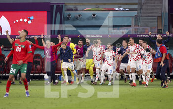 2022-12-17 - Players of Croatia celebrate the victory at final whistle following the FIFA World Cup 2022, third place football match between Croatia and Morocco on December 17, 2022 at Khalifa International Stadium in Al-Rayyan, Qatar - FOOTBALL - WORLD CUP 2022 - 3RD PLACE - CROATIA V MOROCCO - FIFA WORLD CUP - SOCCER