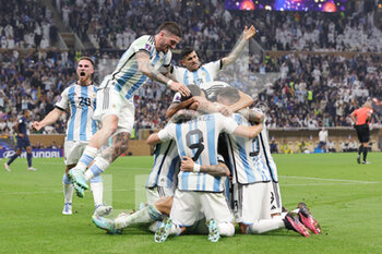 2022-12-18 - Angel Di Maria of Argentina celebrates his goal 2-0 with teammates during the FIFA World Cup 2022, Final football match between Argentina and France on December 18, 2022 at Lusail Stadium in Al Daayen, Qatar - FOOTBALL - WORLD CUP 2022 - FINAL - ARGENTINA V FRANCE - FIFA WORLD CUP - SOCCER