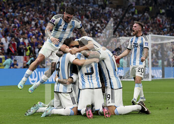 2022-12-18 - Angel Di Maria of Argentina celebrates his goal with teammates during the FIFA World Cup 2022, Final football match between Argentina and France on December 18, 2022 at Lusail Stadium in Al Daayen, Qatar - FOOTBALL - WORLD CUP 2022 - FINAL - ARGENTINA V FRANCE - FIFA WORLD CUP - SOCCER