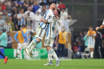 2022-12-18 - Lionel Messi of Argentina celebrates his goal 3-2 with Alexis Mac Allister during the FIFA World Cup 2022, Final football match between Argentina and France on December 18, 2022 at Lusail Stadium in Al Daayen, Qatar - FOOTBALL - WORLD CUP 2022 - FINAL - ARGENTINA V FRANCE - FIFA WORLD CUP - SOCCER