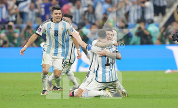 2022-12-18 - Marcos Acuna, Lionel Messi and Enzo Fernandez of Argentina celebrate after winning the FIFA World Cup 2022, Final football match between Argentina and France on December 18, 2022 at Lusail Stadium in Al Daayen, Qatar - FOOTBALL - WORLD CUP 2022 - FINAL - ARGENTINA V FRANCE - FIFA WORLD CUP - SOCCER