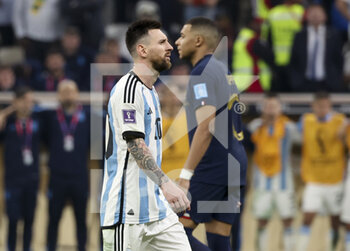2022-12-18 - Lionel Messi of Argentina, Kylian Mbappe of France during the penalty shootout of the FIFA World Cup 2022, Final football match between Argentina and France on December 18, 2022 at Lusail Stadium in Al Daayen, Qatar - FOOTBALL - WORLD CUP 2022 - FINAL - ARGENTINA V FRANCE - FIFA WORLD CUP - SOCCER
