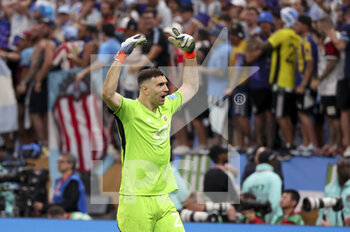2022-12-18 - Argentina goalkeeper Emiliano Martinez aka Damian Martinez celebrates during the penalty shootout of the FIFA World Cup 2022, Final football match between Argentina and France on December 18, 2022 at Lusail Stadium in Al Daayen, Qatar - FOOTBALL - WORLD CUP 2022 - FINAL - ARGENTINA V FRANCE - FIFA WORLD CUP - SOCCER