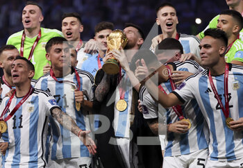 2022-12-18 - Lionel Messi of Argentina holding the World Cup and teammates celebrate during the trophy ceremony following the FIFA World Cup 2022, Final football match between Argentina and France on December 18, 2022 at Lusail Stadium in Al Daayen, Qatar - FOOTBALL - WORLD CUP 2022 - FINAL - ARGENTINA V FRANCE - FIFA WORLD CUP - SOCCER