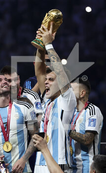 2022-12-18 - Lautaro Martinez of Argentina holding the World Cup and teammates celebrate during the trophy ceremony following the FIFA World Cup 2022, Final football match between Argentina and France on December 18, 2022 at Lusail Stadium in Al Daayen, Qatar - FOOTBALL - WORLD CUP 2022 - FINAL - ARGENTINA V FRANCE - FIFA WORLD CUP - SOCCER