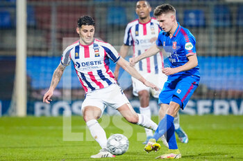 2022-01-22 - Gorkem Saglam of Willem II battles for the ball with Michal Sadilek of FC Twente during the Netherlands championship Eredivisie football match between Willem II and FC Twente on January 22, 2022 at Koning Willem II Stadion in Tilburg, Netherlands - WILLEM II VS FC TWENTE - NETHERLANDS EREDIVISIE - SOCCER