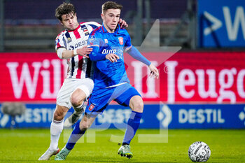 2022-01-22 - Mats Kohlert of Willem II battles for the ball with Daan Rots of FC Twente during the Netherlands championship Eredivisie football match between Willem II and FC Twente on January 22, 2022 at Koning Willem II Stadion in Tilburg, Netherlands - WILLEM II VS FC TWENTE - NETHERLANDS EREDIVISIE - SOCCER
