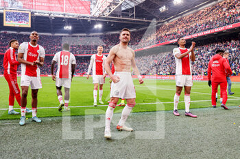 2022-03-20 - Dusan Tadic of Ajax, players of Ajax celebrate the win during the Netherlands championship Eredivisie football match between AFC Ajax and Feyenoord on March 20, 2022 at Johan Cruijff Arena in Amsterdam, Netherlands - AFC AJAX VS FEYENOORD - NETHERLANDS EREDIVISIE - SOCCER
