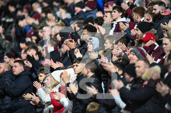 2022-01-26 - Hearts fans during the Scottish championship, Cinch SPFL Premiership football match between Heart of Midlothian and Celtic on January 26, 2022 at Tynecastle Park in Edinburgh, Scotland - HEART OF MIDLOTHIAN VS CELTIC - SCOTTISH PREMIERSHIP - SOCCER