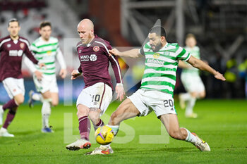 2022-01-26 - Cameron Carter-Vickers (20) of Celtic FC and Liam Boyce (10) of Heart of Midlothian FC during the Scottish championship, Cinch SPFL Premiership football match between Heart of Midlothian and Celtic on January 26, 2022 at Tynecastle Park in Edinburgh, Scotland - HEART OF MIDLOTHIAN VS CELTIC - SCOTTISH PREMIERSHIP - SOCCER