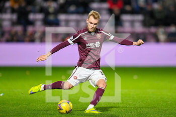2022-01-26 - Nathaniel Atkinson (12) of Heart of Midlothian FC during the Scottish championship, Cinch SPFL Premiership football match between Heart of Midlothian and Celtic on January 26, 2022 at Tynecastle Park in Edinburgh, Scotland - HEART OF MIDLOTHIAN VS CELTIC - SCOTTISH PREMIERSHIP - SOCCER