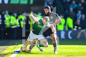 2022-02-27 - Celtic's Cameron Carter-Vickers fouls Hibs? Christian Doidge during the Scottish championship, Cinch Premiership football match between Hibernian and Celtic on February 27, 2022 at Easter Road Stadium in Edinburgh, Scotland - HIBERNIAN VSCELTIC - SCOTTISH PREMIERSHIP - SOCCER