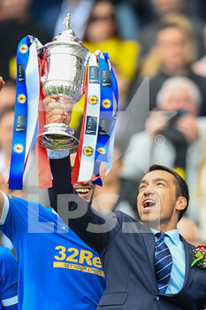 2022-05-21 - Rangers manager, Giovanni van Bronckhorst celebrates with the trophy after the Scottish Cup, Final football match between Rangers and Heart of Midlothian on May 21, 2022 at Hampden Park in Glasgow, Scotland - SCOTTISH CUP FINAL - RANGERS VS HEART OF MIDLOTHIAN - SCOTTISH PREMIERSHIP - SOCCER