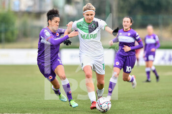 2022-01-16 - Kamila Dubcova (Sassuolo) and Claudia Neto (Fiorentina Femminile) - ACF FIORENTINA VS US SASSUOLO - ITALIAN SERIE A WOMEN - SOCCER