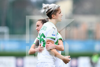 2022-01-16 - Lana Clelland (Sassuolo) celebrates after scoring a goal with Davina Philtjens (Sassuolo) - ACF FIORENTINA VS US SASSUOLO - ITALIAN SERIE A WOMEN - SOCCER