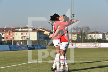2022-01-15 - Lindsey Thomas (Milan) AND Miriam Longo (Milan) celebrates after scoring a goal - HELLAS VERONA WOMEN VS AC MILAN - ITALIAN SERIE A WOMEN - SOCCER
