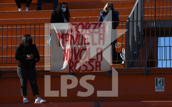 2022-01-23 - AS Roma Femminile supporters during the Italian Football Championship League A Women 2021/2022 match between Napoli Femminile vs Roma Femminile at the Arena Giuseppe Piccolo stadium in Cercola (NA), Italy, on 23 January 2022 - NAPOLI FEMMINILE VS AS ROMA - ITALIAN SERIE A WOMEN - SOCCER