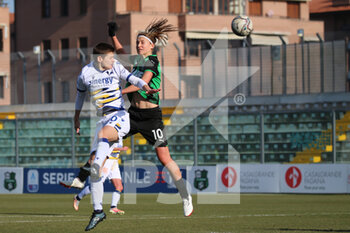 2022-01-22 - Kamila Dubcova of US SASSUOLO competes for the ball with Mihaela Horvat of HELLAS VERONA FC during the Serie A Women match between US Sassuolo and Hellas Verona FC at Enzo Ricci on January 22, 2022 in Sassuolo (MO), Italy. - US SASSUOLO VS HELLAS VERONA WOMEN - ITALIAN SERIE A WOMEN - SOCCER