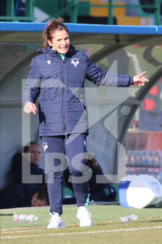 2022-01-22 - Veronica Brutti head coach of HELLAS VERONA FC gesture during the Serie A Women match between US Sassuolo and Hellas Verona FC at Enzo Ricci on January 22, 2022 in Sassuolo (MO), Italy. - US SASSUOLO VS HELLAS VERONA WOMEN - ITALIAN SERIE A WOMEN - SOCCER