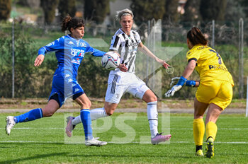 2022-02-27 - Norma Cinotti (Empoli) protect the ball for Alessia Cappelletti (Empoli) - EMPOLI LADIES VS JUVENTUS FC - ITALIAN SERIE A WOMEN - SOCCER