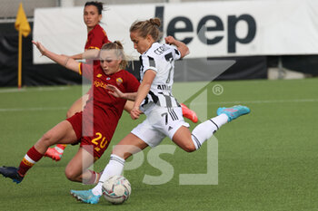 2022-03-05 - Giada Greggi (Roma) vs Valentina Cernoia (Juventus Women) - JUVENTUS FC VS AS ROMA - ITALIAN SERIE A WOMEN - SOCCER