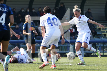 2022-03-20 - Dominika Conc (UC Sampdoria) shoots the ball - INTER - FC INTERNAZIONALE VS UC SAMPDORIA - ITALIAN SERIE A WOMEN - SOCCER