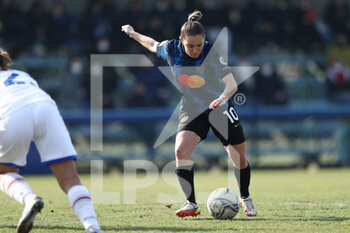 2022-03-20 - Tatiana Bonetti (FC Internazionale) shoots the ball - INTER - FC INTERNAZIONALE VS UC SAMPDORIA - ITALIAN SERIE A WOMEN - SOCCER