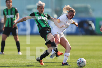 2022-03-26 - Lana Clelland of US SASSUOLO competes for the ball with Giada Greggi of AS ROMA during the Serie A Woman match between US Sassuolo and AS Roma at Stadio Ricci on March 26, 2022 in Sassuolo (MO), Italy. - US SASSUOLO VS AS ROMA - ITALIAN SERIE A WOMEN - SOCCER