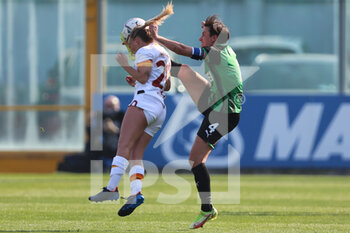 2022-03-26 - Alice Parisi of US SASSUOLO competes for the ball with Giada Greggi of AS ROMA during the Serie A Woman match between US Sassuolo and AS Roma at Stadio Ricci on March 26, 2022 in Sassuolo (MO), Italy. - US SASSUOLO VS AS ROMA - ITALIAN SERIE A WOMEN - SOCCER
