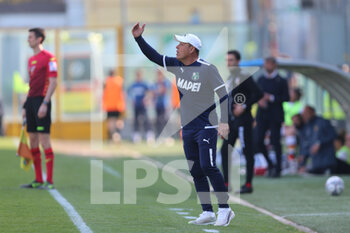 2022-03-26 - Gianpiero Piovani head coach of US SASSUOLO gestures during the Serie A Woman match between US Sassuolo and AS Roma at Stadio Ricci on March 26, 2022 in Sassuolo (MO), Italy. - US SASSUOLO VS AS ROMA - ITALIAN SERIE A WOMEN - SOCCER