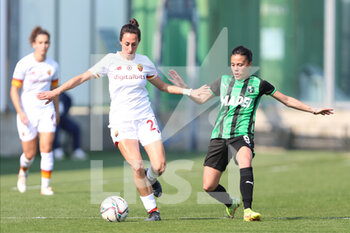2022-03-26 - Giada Pondini of US SASSUOLO competes for the ball with Paloma Lazaro Torres of AS ROMA during the Serie A Woman match between US Sassuolo and AS Roma at Stadio Ricci on March 26, 2022 in Sassuolo (MO), Italy. - US SASSUOLO VS AS ROMA - ITALIAN SERIE A WOMEN - SOCCER