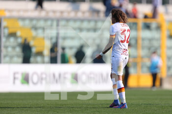 2022-03-26 - Elena Linari of AS ROMA celebrates the victory during the Serie A Woman match between US Sassuolo and AS Roma at Stadio Ricci on March 26, 2022 in Sassuolo (MO), Italy. - US SASSUOLO VS AS ROMA - ITALIAN SERIE A WOMEN - SOCCER