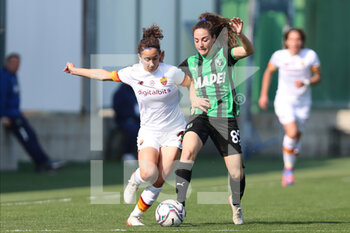 2022-03-26 - Maria Luisa Filangeri of US SASSUOLO competes for the ball with Sofia Di Guglielmo of AS ROMA during the Serie A Woman match between US Sassuolo and AS Roma at Stadio Ricci on March 26, 2022 in Sassuolo (MO), Italy. - US SASSUOLO VS AS ROMA - ITALIAN SERIE A WOMEN - SOCCER