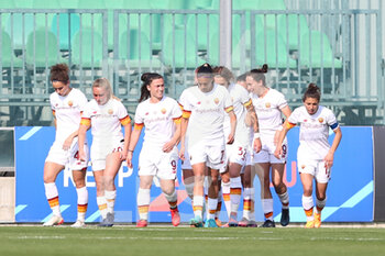 2022-03-26 - Players of AS ROMA celebrate the goal during the Serie A Woman match between US Sassuolo and AS Roma at Stadio Ricci on March 26, 2022 in Sassuolo (MO), Italy. - US SASSUOLO VS AS ROMA - ITALIAN SERIE A WOMEN - SOCCER