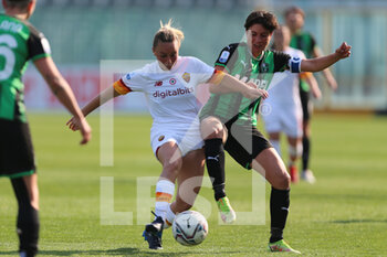 2022-03-26 - Alice Parisi of US SASSUOLO competes for the ball with Giada Greggi of AS ROMA during the Serie A Woman match between US Sassuolo and AS Roma at Stadio Ricci on March 26, 2022 in Sassuolo (MO), Italy. - US SASSUOLO VS AS ROMA - ITALIAN SERIE A WOMEN - SOCCER