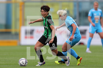 2022-04-24 - Mana Mihashi of US SASSUOLO competes for the ball with Claudia Mauri of NAPOLI FEMMINILE during the Serie A Women match between US Sassuolo and Napoli Femminile at Enzo Ricci on April 24, 2022 in Sassuolo (MO), Italy. - US SASSUOLO VS NAPOLI FEMMINILE - ITALIAN SERIE A WOMEN - SOCCER