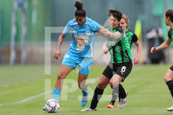 2022-04-24 - Mana Mihashi of US SASSUOLO competes for the ball with Florencia Jaimes of NAPOLI FEMMINILE during the Serie A Women match between US Sassuolo and Napoli Femminile at Enzo Ricci on April 24, 2022 in Sassuolo (MO), Italy. - US SASSUOLO VS NAPOLI FEMMINILE - ITALIAN SERIE A WOMEN - SOCCER