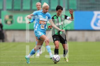 2022-04-24 - Alice Parisi of US SASSUOLO competes for the ball with Kaja Erzen of NAPOLI FEMMINILE during the Serie A Women match between US Sassuolo and Napoli Femminile at Enzo Ricci on April 24, 2022 in Sassuolo (MO), Italy. - US SASSUOLO VS NAPOLI FEMMINILE - ITALIAN SERIE A WOMEN - SOCCER