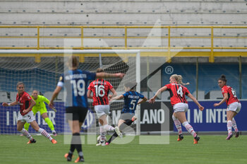 2022-05-07 - Karchouni Ghoutia (FC Internazionale) shoots the ball - INTER - FC INTERNAZIONALE VS AC MILAN - ITALIAN SERIE A WOMEN - SOCCER