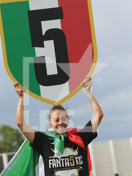 2022-05-07 - Lisa Boattin (JUVENTUS WOMEN) celebrates the victory of the Italian Championship - JUVENTUS FC VS US SASSUOLO - ITALIAN SERIE A WOMEN - SOCCER