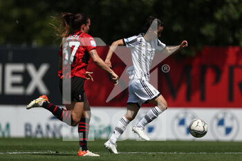 2022-05-14 - Annahita Zamanian Bakhtiari (Juventus FC) is challenged by Alia Guagni (AC Milan) - AC MILAN VS JUVENTUS FC - ITALIAN SERIE A WOMEN - SOCCER