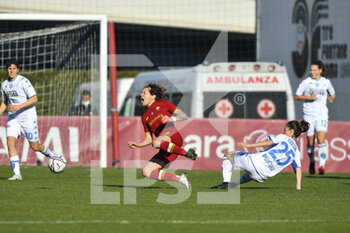 2022-01-15 - aElena Linari of AS Roma Women nd Isotta Nocchi of Empoli F.C. Ladies during the 12th day of the Serie A Championship between A.S. Roma Women and Empoli F.C. Ladies at the stadio Tre Fontane on 15th of January, 2022 in Rome, Italy. - AS ROMA WOMEN VS EMPOLI LADIES - ITALIAN SERIE A WOMEN - SOCCER